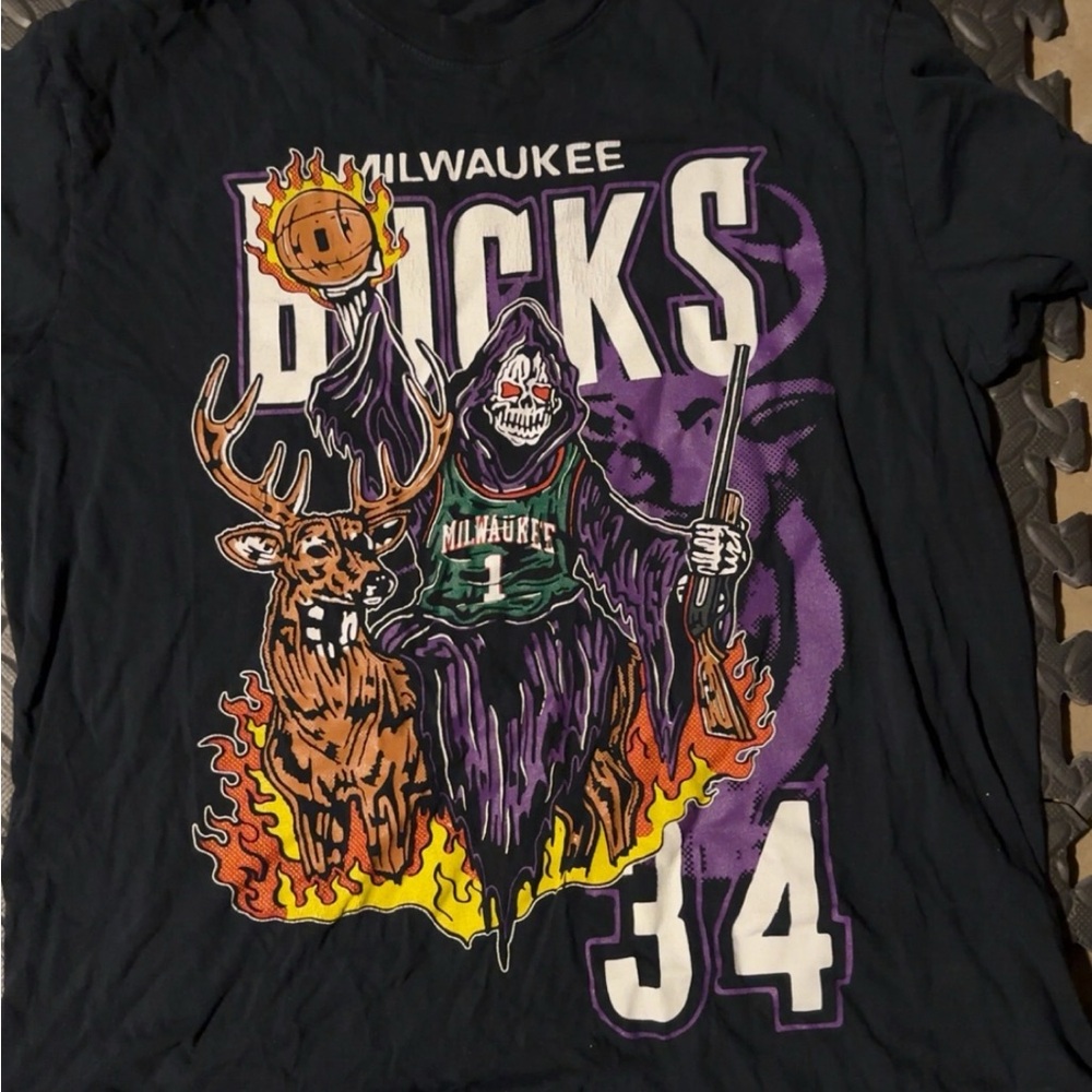 Milwaukee Bucks Graphic Warren Lotas